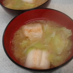 キャベツとお麩のお味噌汁